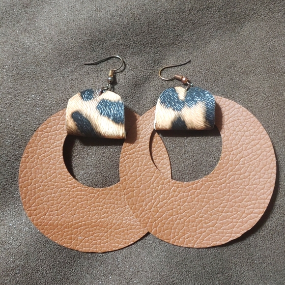 Brown and cheetha - Picture 1 of 1